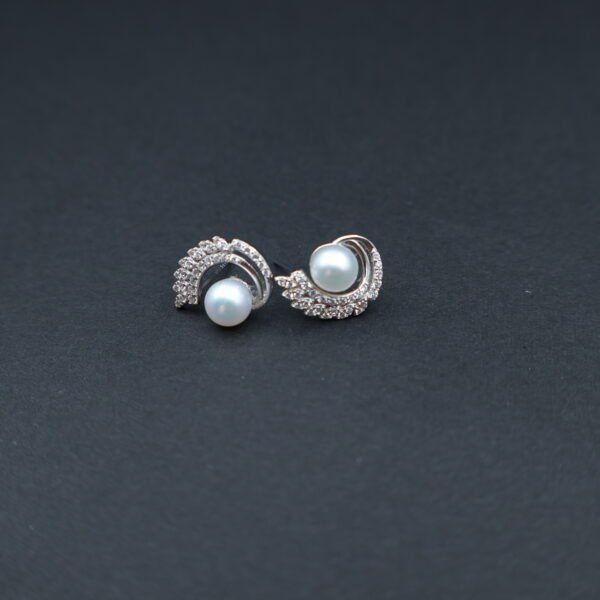 Boucles d’oreilles en perles à volute pavée