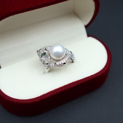 Bague panthère en perle sertie