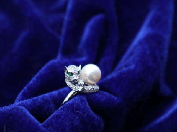 Bague panthère en perle sertie