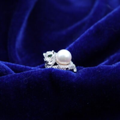 Bague panthère en perle sertie