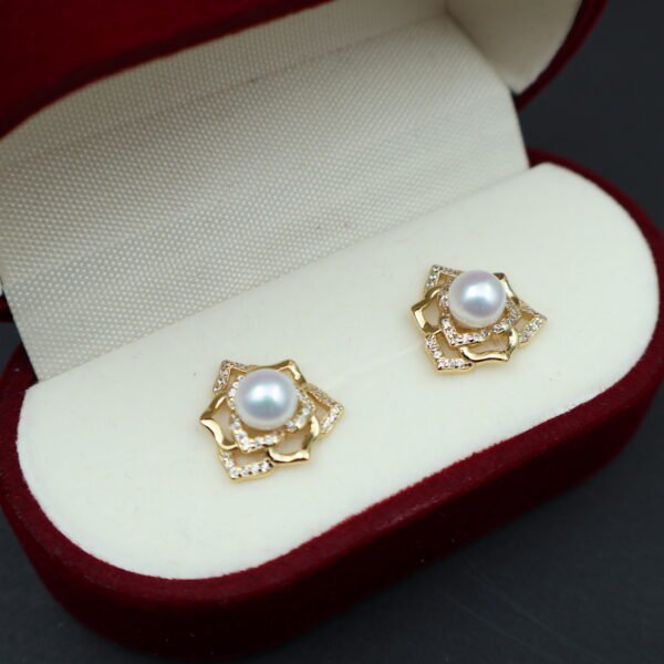 Boucles d’oreilles en perles à motif de rose pavé (or/argent)