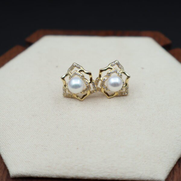 Boucles d’oreilles en perles à motif de rose pavé (or/argent)