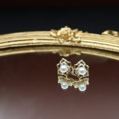Boucles d’oreilles en perles à motif de rose pavé (or/argent)