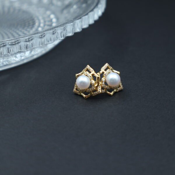 Boucles d’oreilles en perles à motif de rose pavé (or/argent)