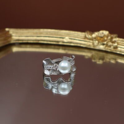 Bague en perle à ligne ondulée façon corolle