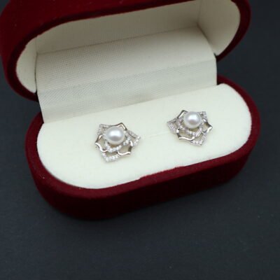 Boucles d’oreilles en perles à motif de rose pavé (or/argent)