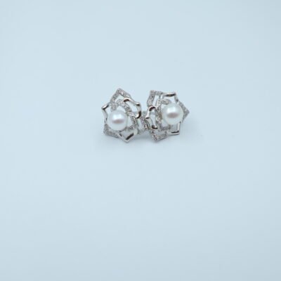Boucles d’oreilles en perles à motif de rose pavé (or/argent)