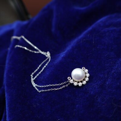 Collier en perle à motif cil pavé